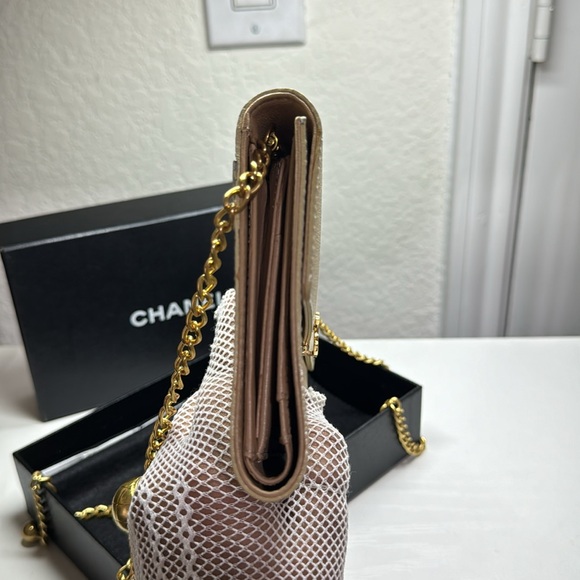 Authentic Raer 🔥Chanel🔥 Beige leather wallet with COA - Picture 16 of 17